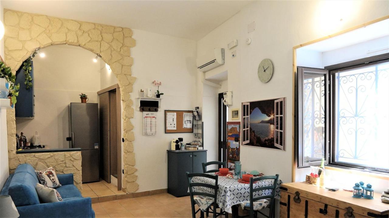 Ortigia Castel Maniace Apartment Syracuse Bagian luar foto